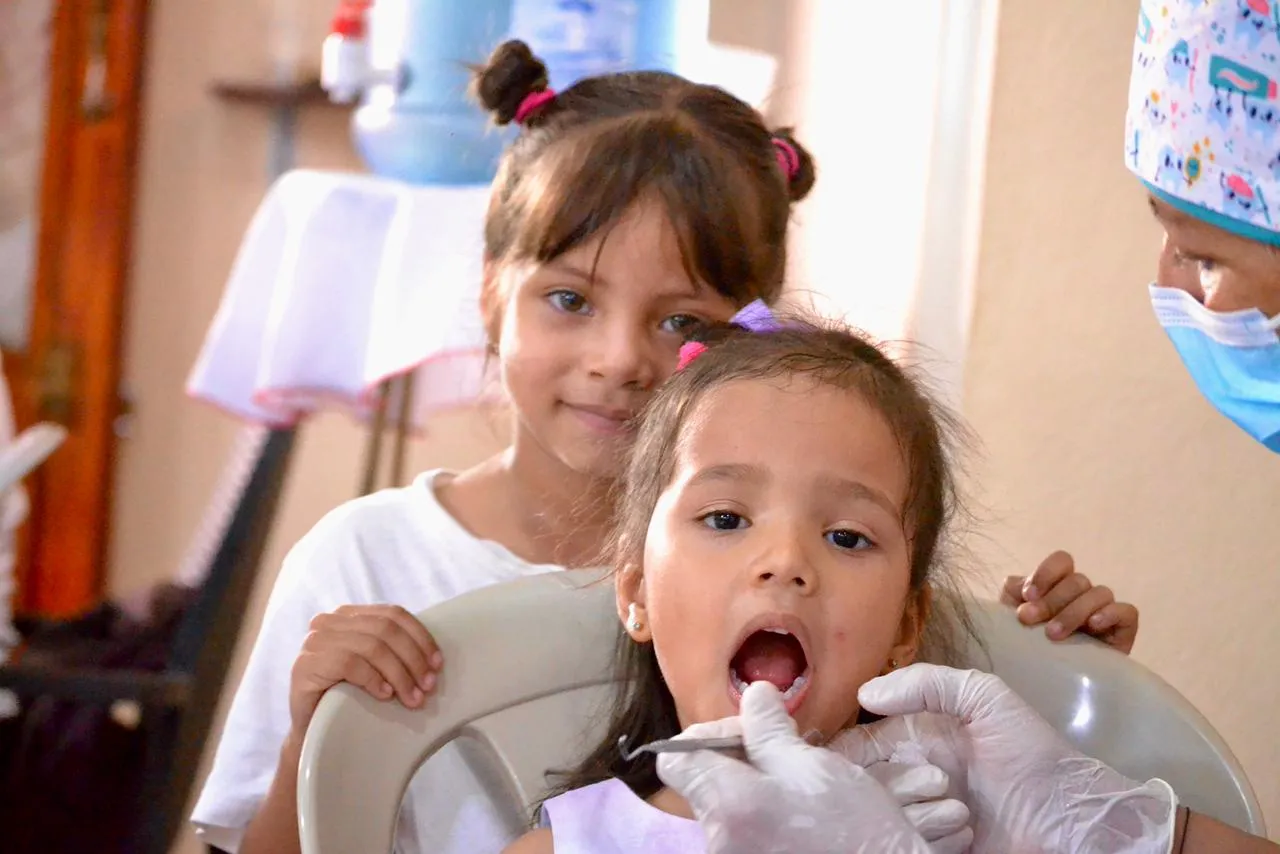 Brigada médica en Babahoyo beneficia a Pueblo Nuevo
