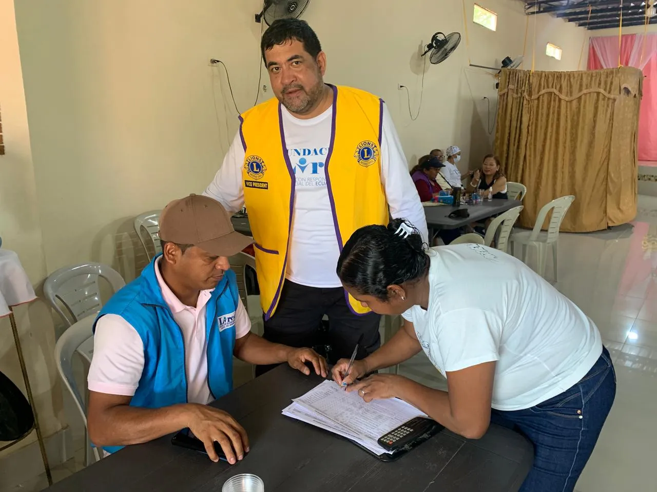 Brigada médica en Babahoyo beneficia a Pueblo Nuevo