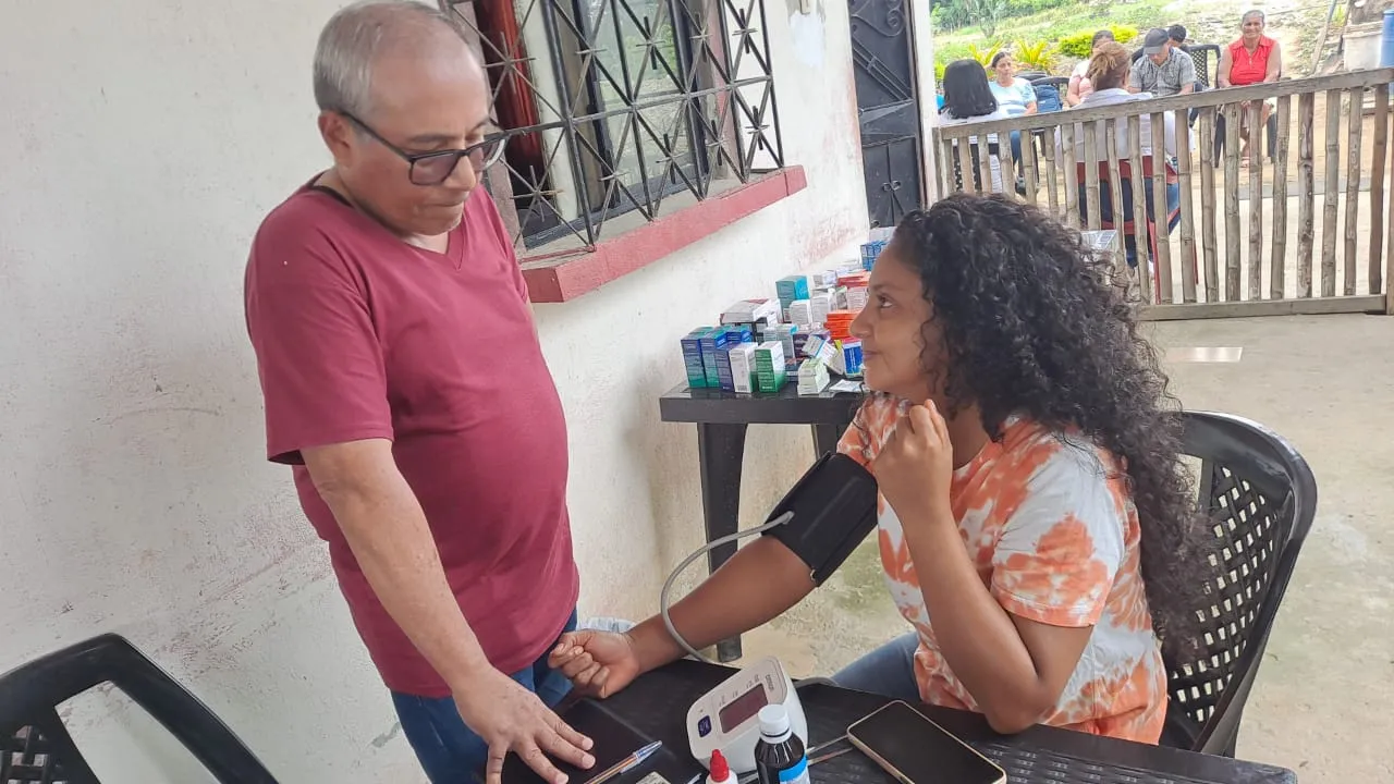 Brigada médica en Salitre: salud y medicinas gratis